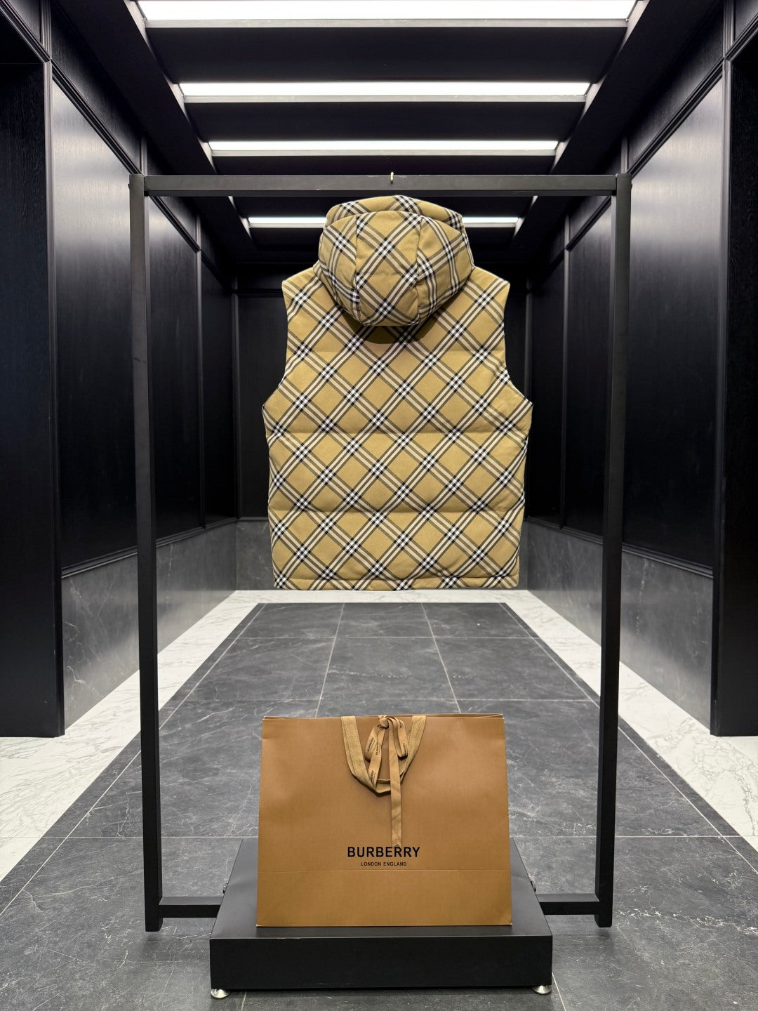 BURBERRY 25S DOWN JACKET 566189