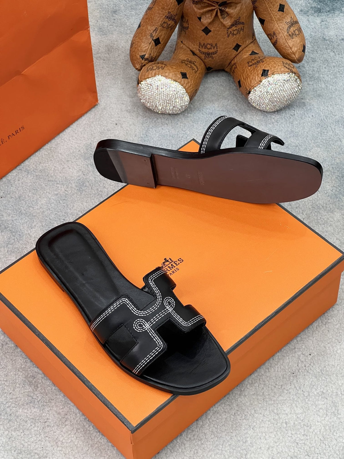 0ran sandal black white epsom